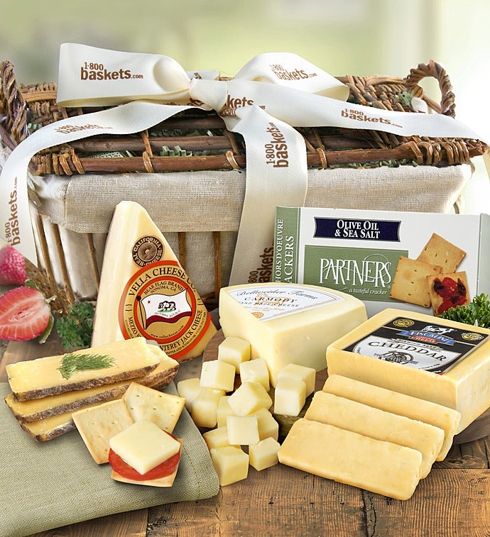 Подарочный сыр купить. Набор сыров подарочный. Набор сыров в подарок. Сырный набор. Наборы для сыра подарочные.